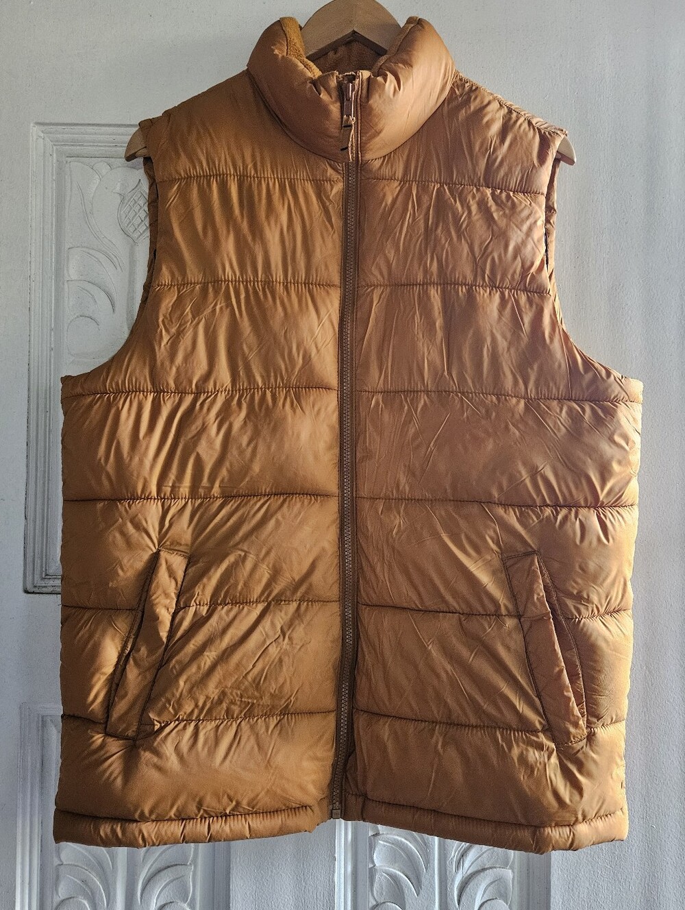 Old Navy Men's Quilted Puffer Vest in Camel Medium